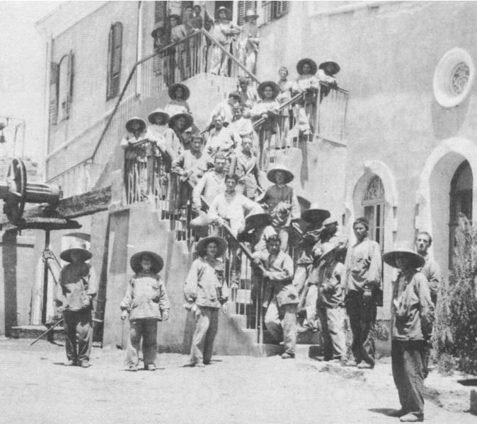 קובץ:Mikveh Israel first students.jpg