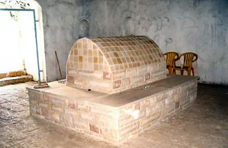 קובץ:Simon tomb.jpg